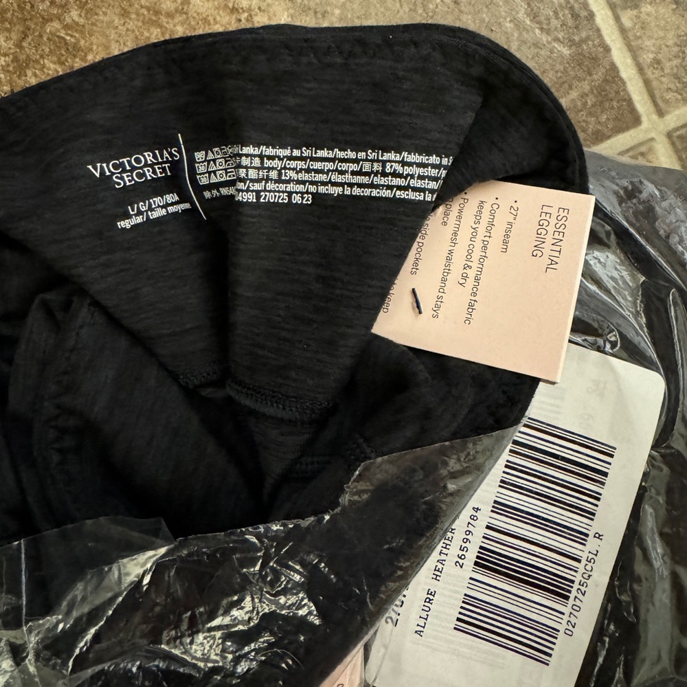 Victoria’s Secret Essential Legging NWT